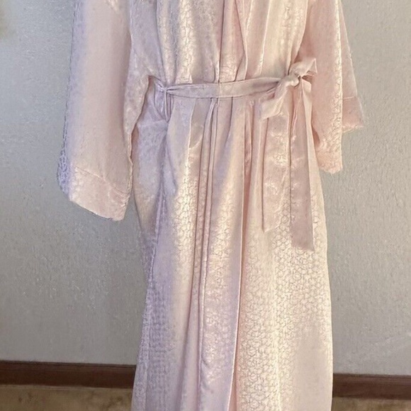 Vintage Christian Dior Saks Fifth Ave Pale Pink Housegown Robe Satin SZ M LACE